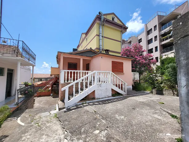 Haus mit Grundstück zum Verkauf in Rafailovići